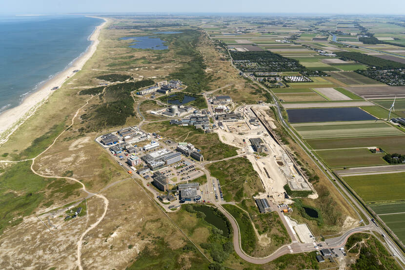 Aerial photo of the site in Petten where, among other things, the NRG High Flux Reactor and the construction site of the PALLAS reactor are located.