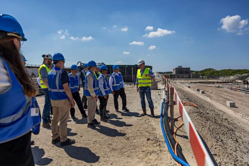 Het missieteam van het Internationaal Atoomagentschap (IAEA) bezoekt de PALLAS-bouwplaats in Petten.